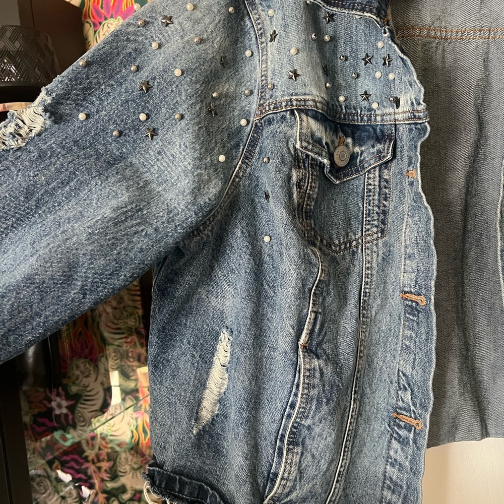Gunmetal Star and Pearl Studded Denim Jacket 2x Boutique - Picture 7 of 16